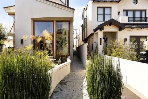 Photo of 517 Larkspur Ave #2, Corona Del Mar, CA 92625 (MLS # OC26057896)