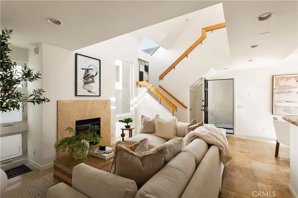 Photo of 517 Larkspur Ave #2, Corona Del Mar, CA 92625 (MLS # OC26057896)