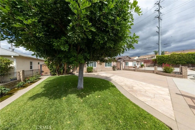 5563 N Fleetwell