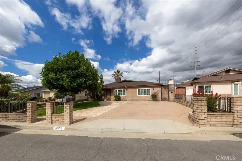 5563 N Fleetwell