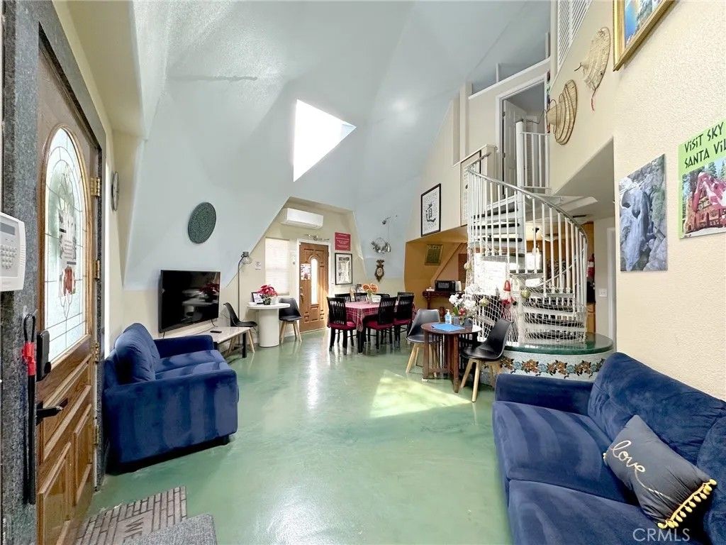 Photo of 24998 Jewel Dr, Crestline, CA 92325 (MLS # IG26071055)