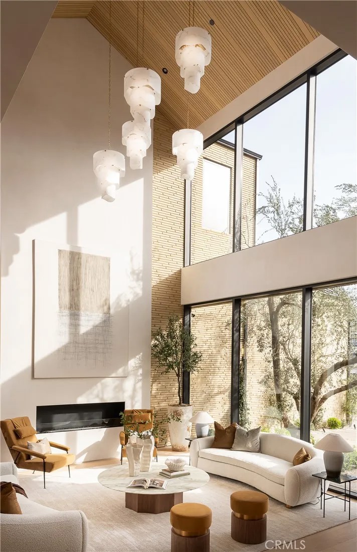 4543 Densmore Avenue