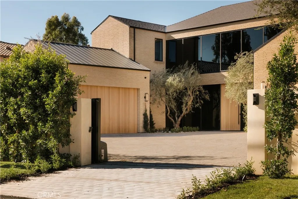 4543 Densmore Avenue