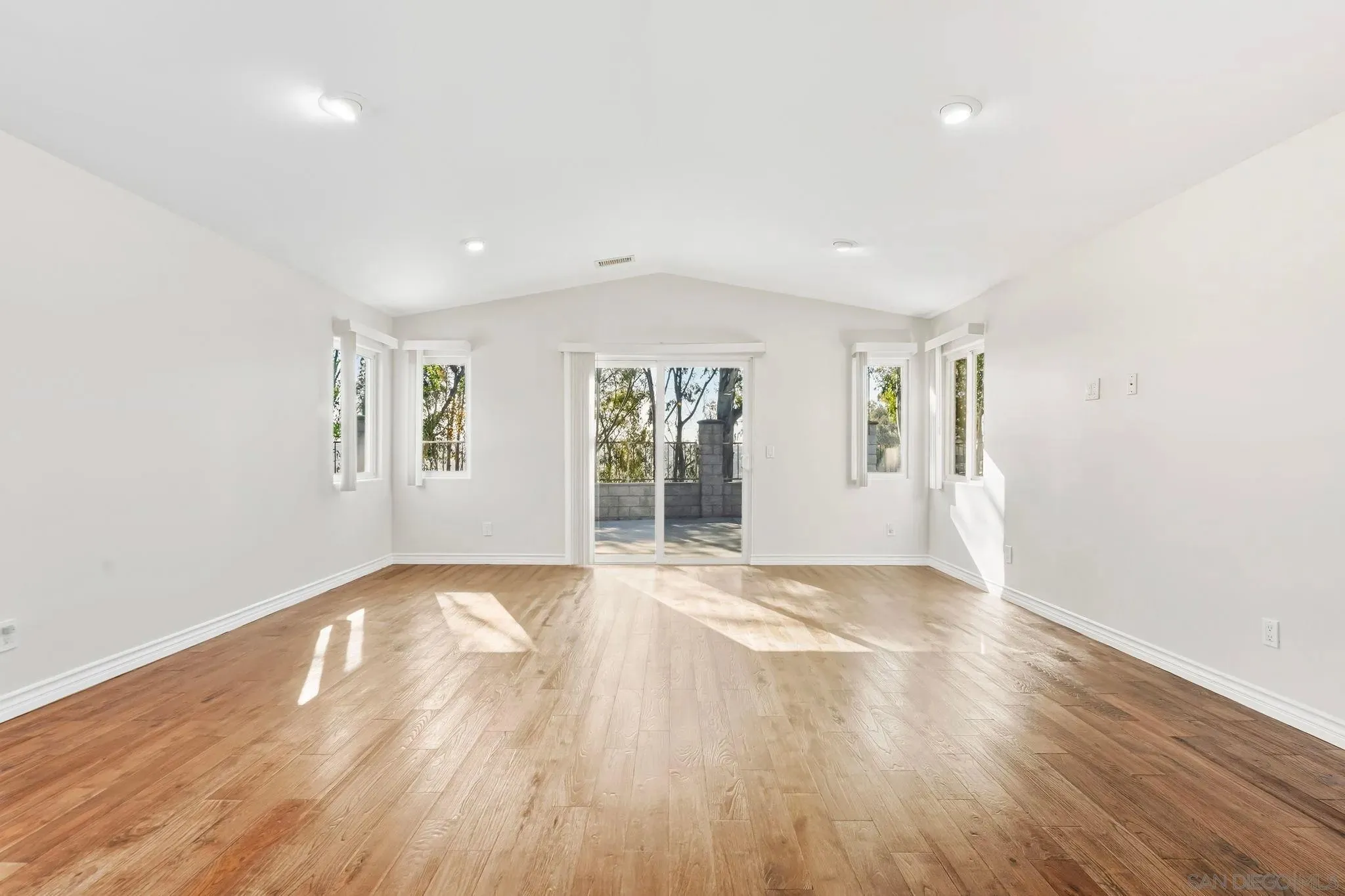 San Diego, California 92114, United States, 3 Bedrooms Bedrooms, ,2 BathroomsBathrooms,Residential,Active,251795