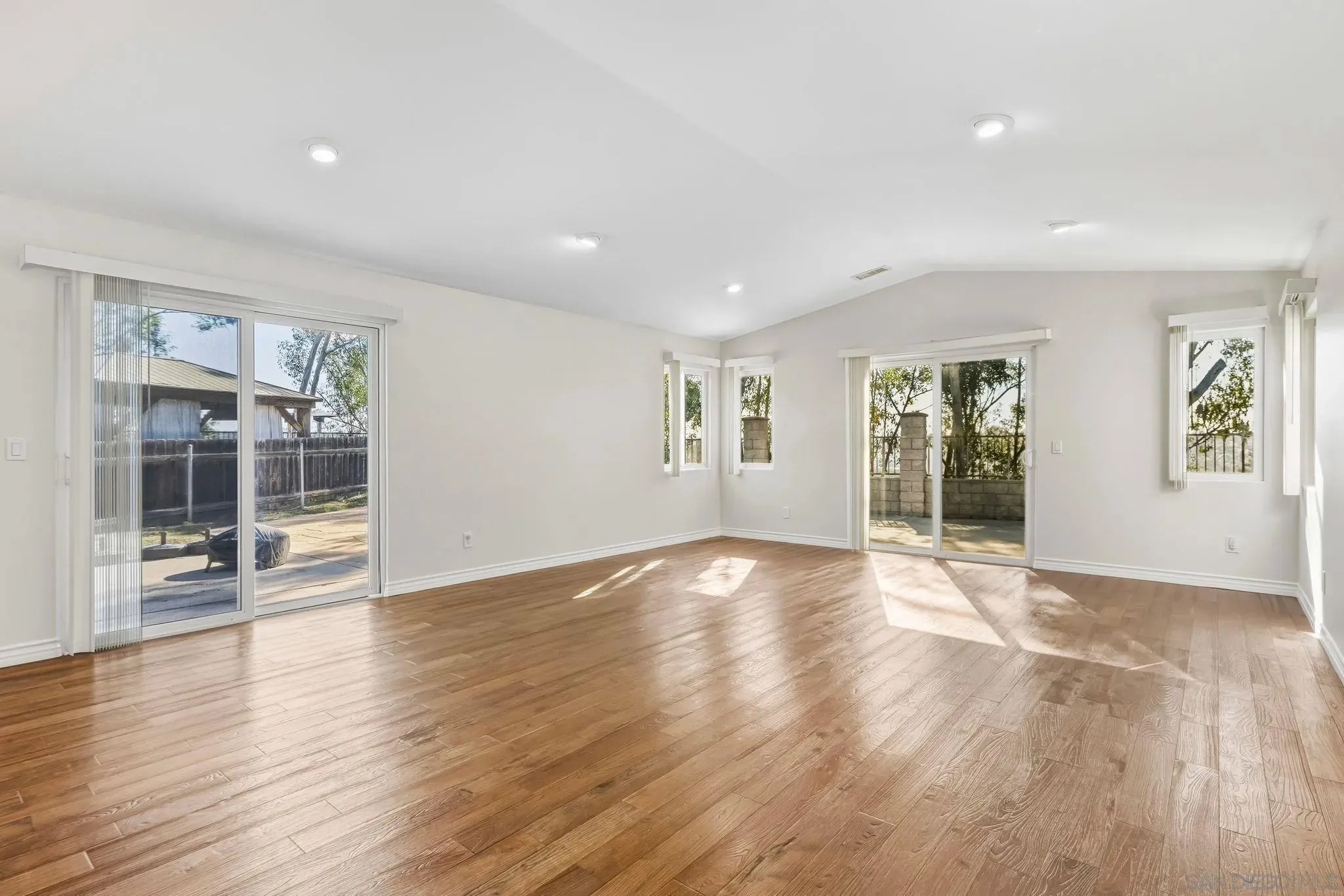 San Diego, California 92114, United States, 3 Bedrooms Bedrooms, ,2 BathroomsBathrooms,Residential,Active,251795