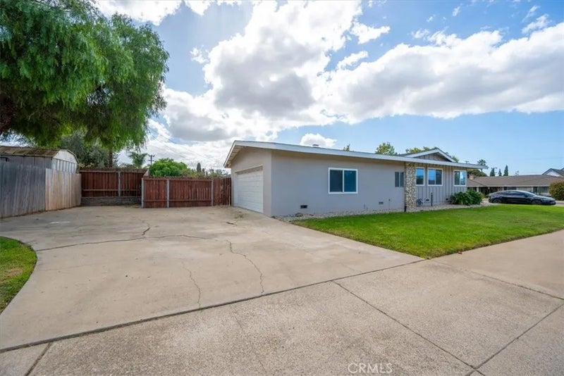 898 Comanche Avenue