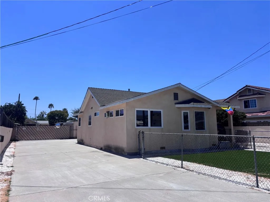 546 E 220th