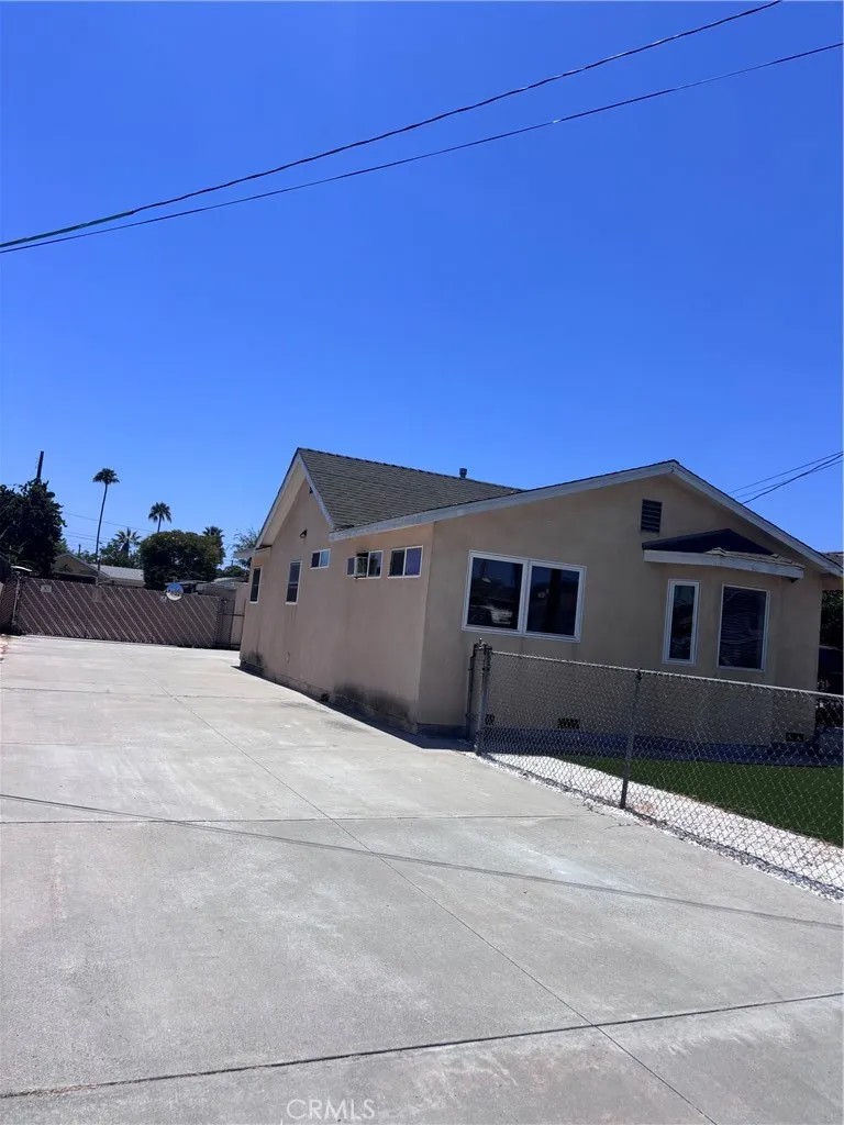 546 E 220th