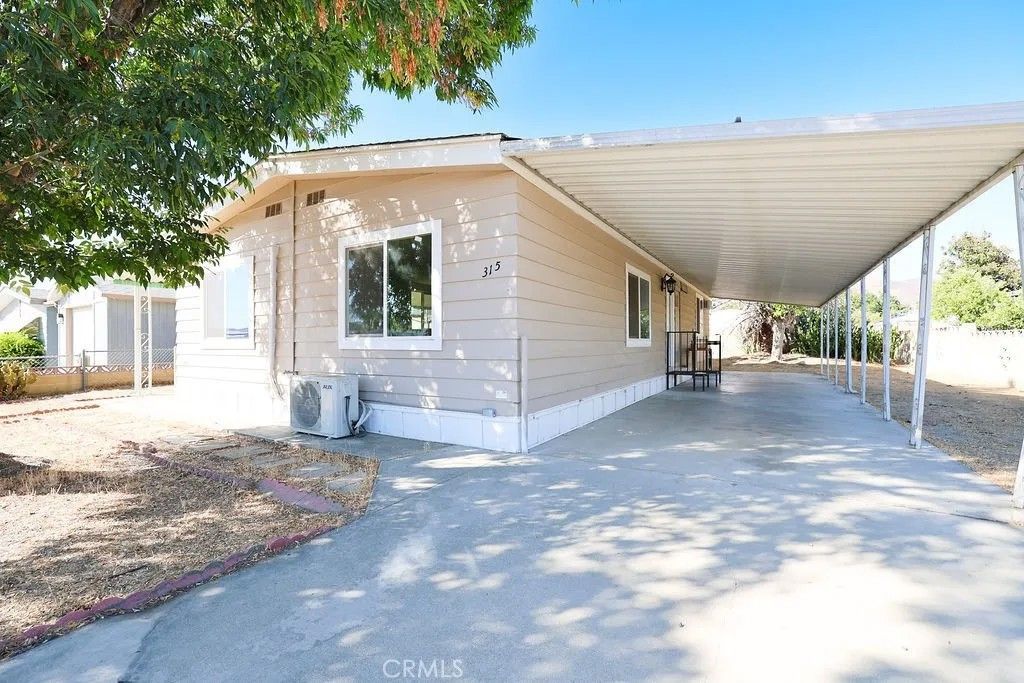 Photo of 315 N Palomar Avenue, San Jacinto, CA 92582 (MLS # IG25248652)