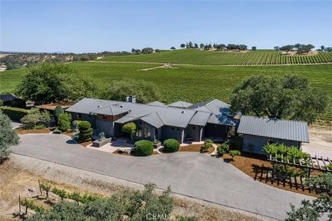 Photo of 7790 Airport Road, Paso Robles, CA 93446 (MLS # NS25249590) Photo of 7790 Airport Road, Paso Robles, CA 93446 (MLS # NS25249590)