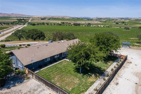 Tiny photo for 7790 Airport Road, Paso Robles, CA 93446 (MLS # NS25249590)