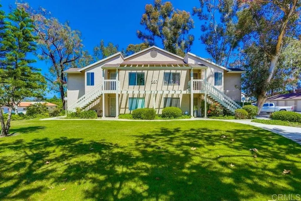 Photo of 237 Diamond Way #201, Vista, CA 92083 (MLS # NDP2510804)