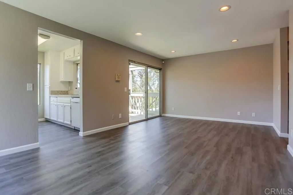 Photo of 237 Diamond Way #201, Vista, CA 92083 (MLS # NDP2510804)