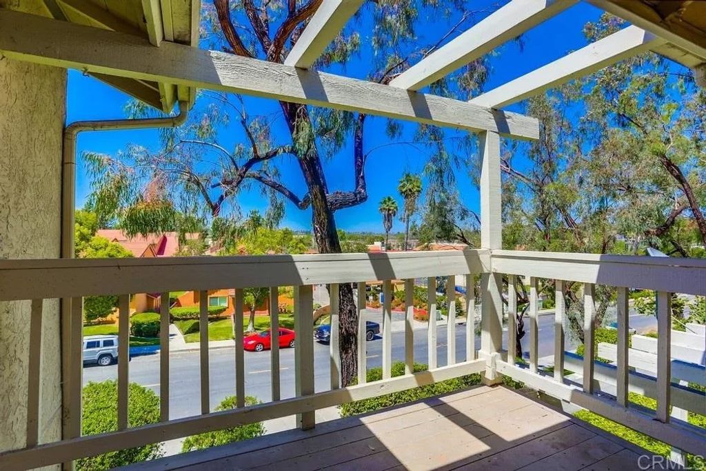 Photo of 237 Diamond Way #201, Vista, CA 92083 (MLS # NDP2510804)