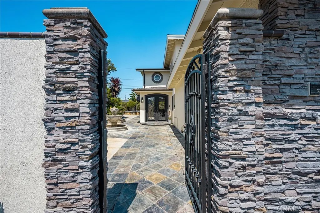 2342 Cynthia Court