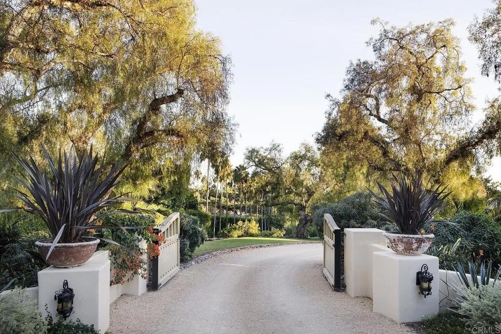 Photo of 6977 Las Colinas, Rancho Santa Fe, CA 92067 (MLS # NDP2509892)