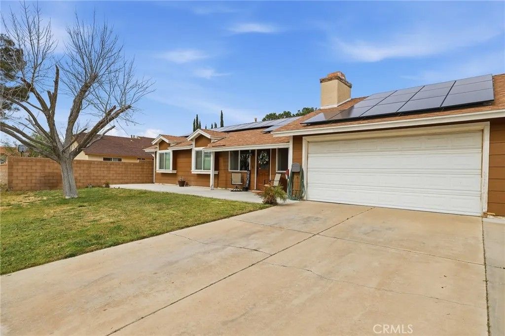 Photo of 4059 E Avenue Q12, Palmdale, CA 93552 (MLS # SR26037140)