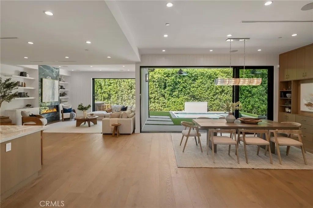 Photo of 13627 Chandler Boulevard, Sherman Oaks, CA 91401 (MLS # SR25231159)