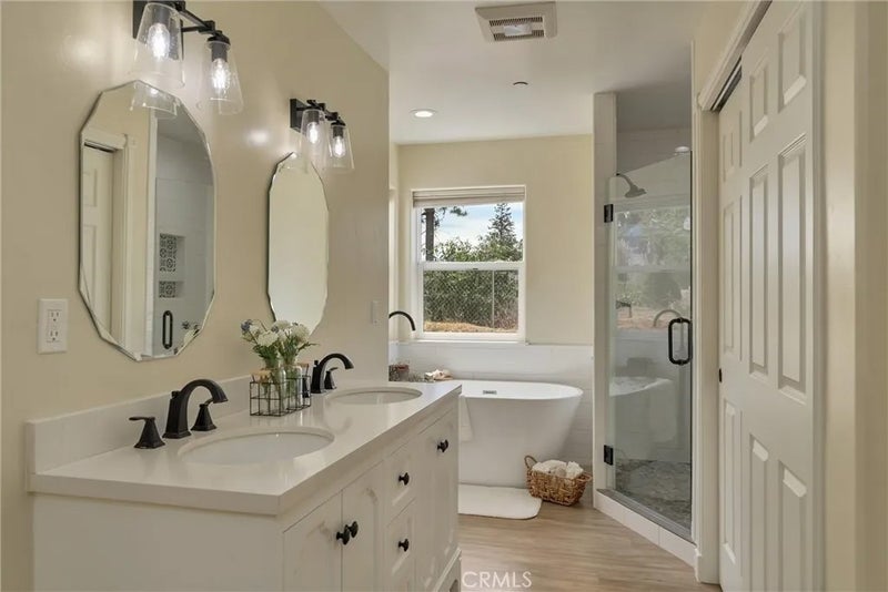 1610 Louie Lane