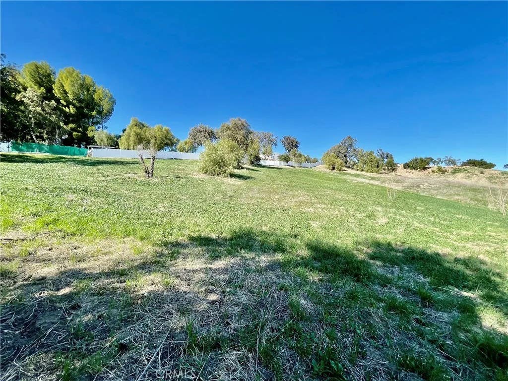 Photo of 6000 Lapworth DR, Agoura Hills, CA 91301 (MLS # SR26173597)