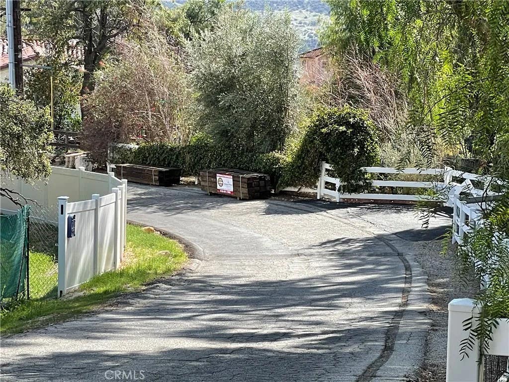 Photo of 6000 Lapworth DR, Agoura Hills, CA 91301 (MLS # SR26173597)