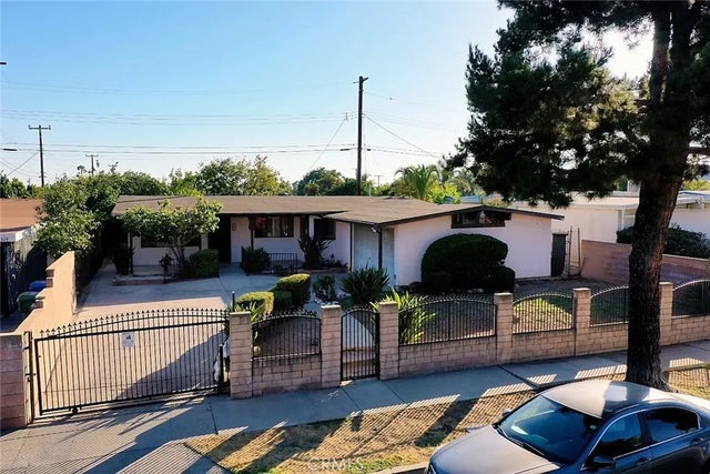 12115 Bromont Avenue, Los Angeles