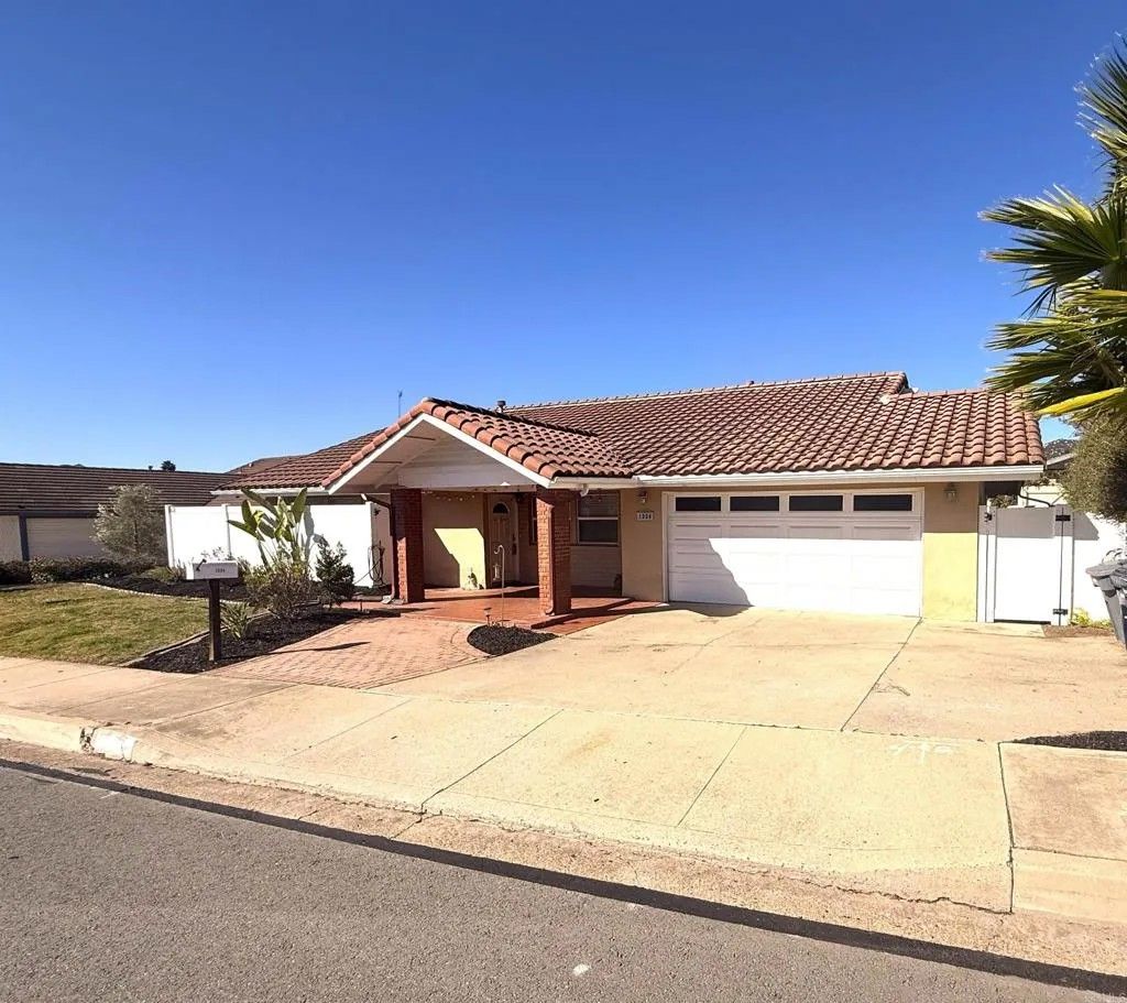 Photo of 1554 W Country Club Lane, Escondido, CA 92026 (MLS # NDP2601145)