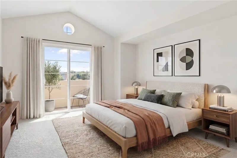 14343 Burbank Boulevard 301