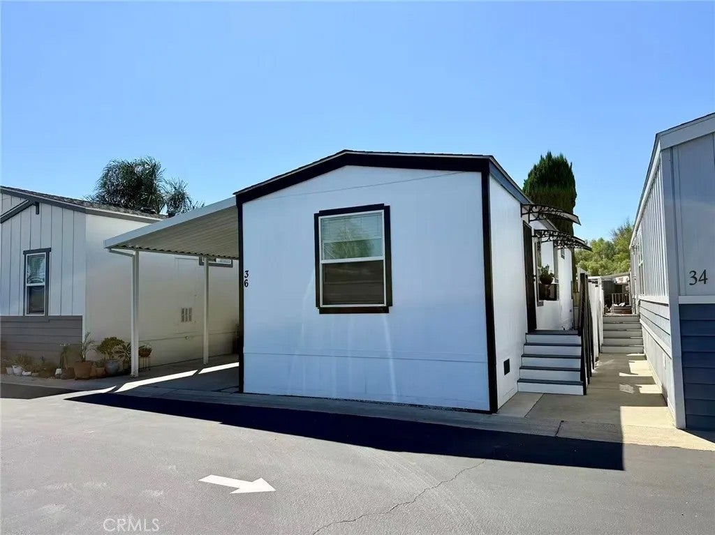 3825 Valley 36