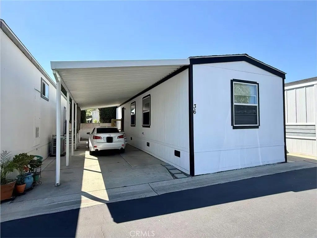 3825 Valley 36