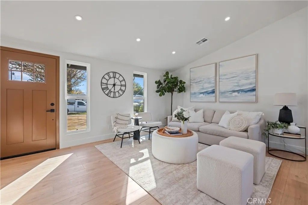 Photo of 19017 Drycliff Street, Canyon Country, CA 91351 (MLS # SR25278613)