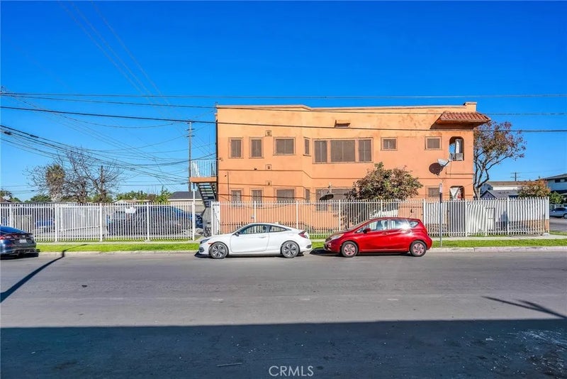 9019 S San Pedro