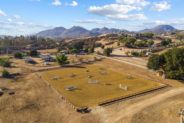 38955 E BENTON RD, TEMECULA, CA 92592 - Image c40fdf1622ce25a6a46dfba12c2a4e8d/1207674668