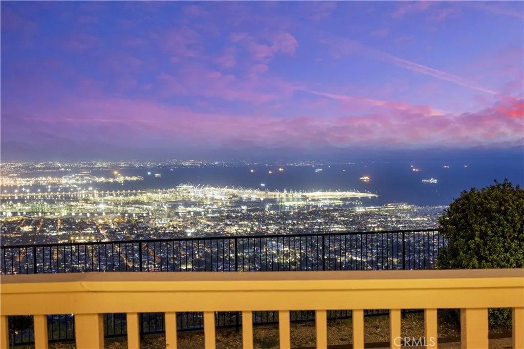 Photo of 10 Avenue De Azalea, Rancho Palos Verdes, CA 90275 (MLS # WS26082813)