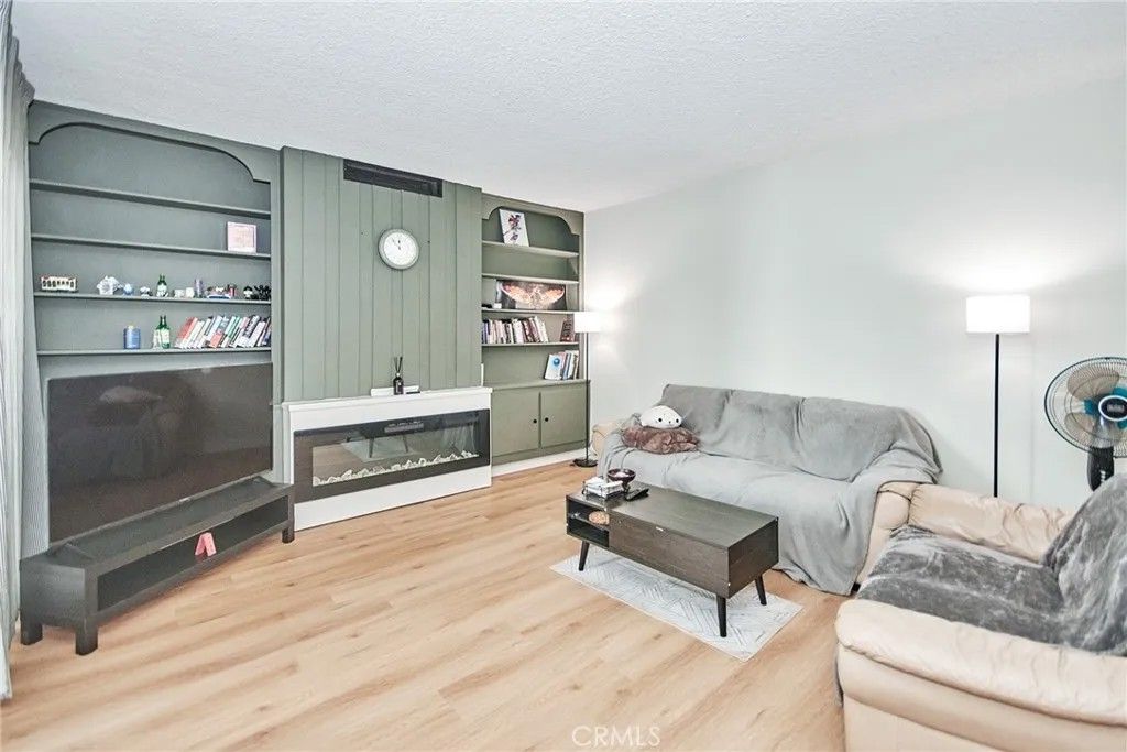 Photo of 6124 Buckingham Pkwy, Culver City, CA 90230 (MLS # OC25278407)