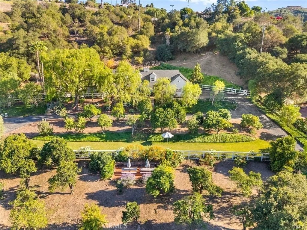 3945 Pala Mesa