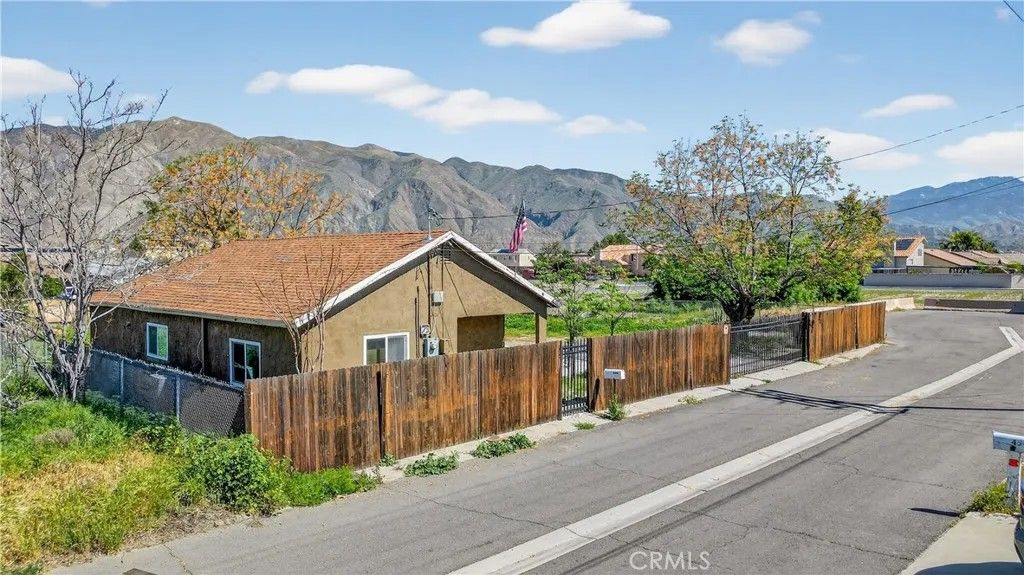 Photo of 40560 Artesia St, San Jacinto, CA 92583 (MLS # DW26005648)