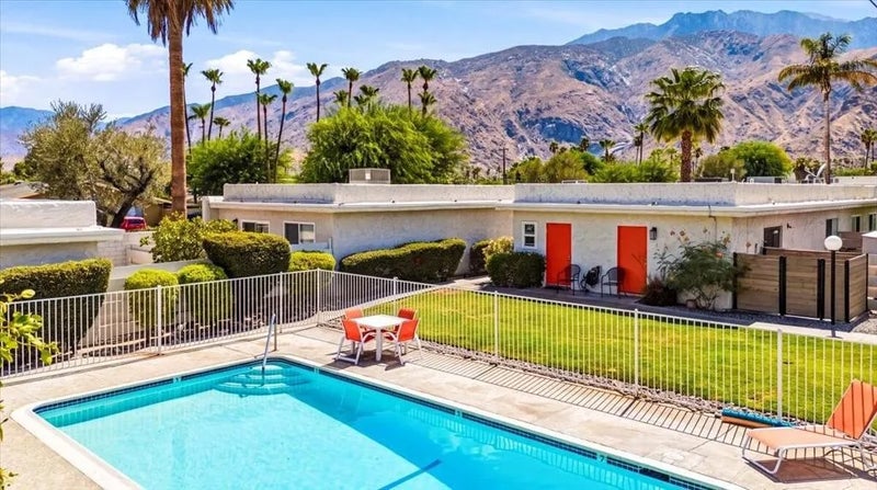 835 E Vista Chino 4