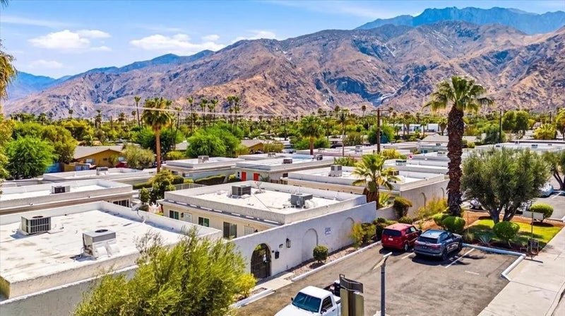 835 E Vista Chino 4