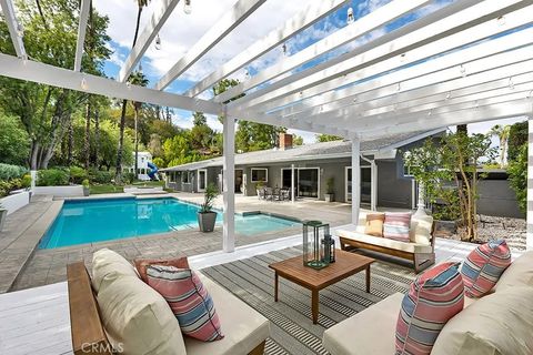 Tiny photo for 18961 La Amistad Pl, Tarzana, CA 91356 (MLS # SR25245065)