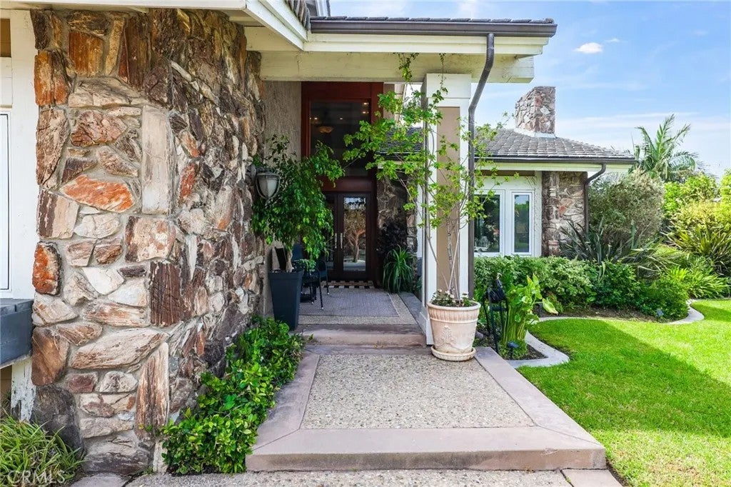 2204 E Vista Mesa Way