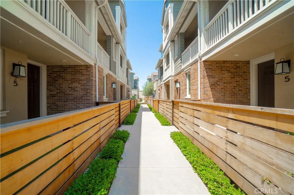 16434 Whittier #6 Boulevard