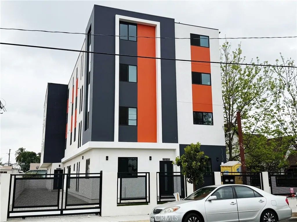 Photo of 1596 W 36th, Los Angeles, CA 90018 (MLS # OC26056526)