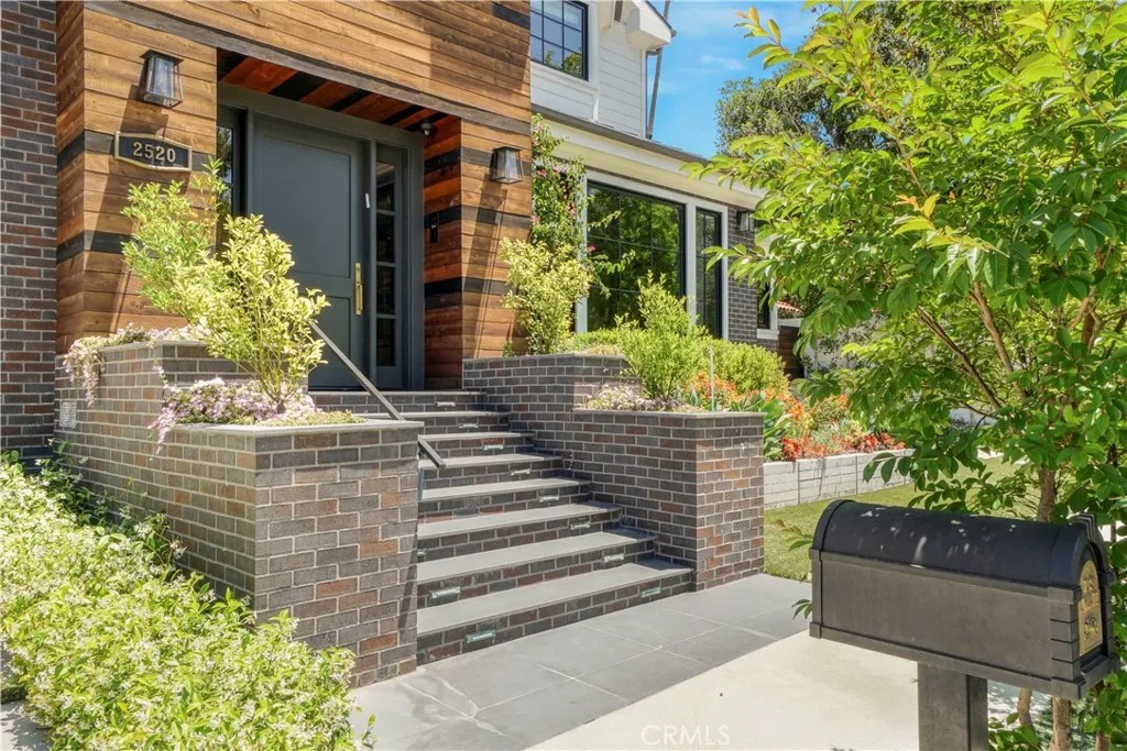 2520 La Condesa Drive