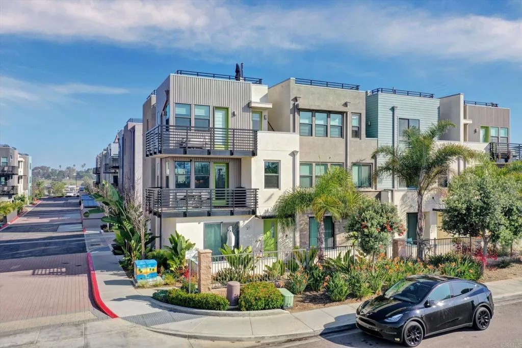 1570 Vista Del Mar Way 4