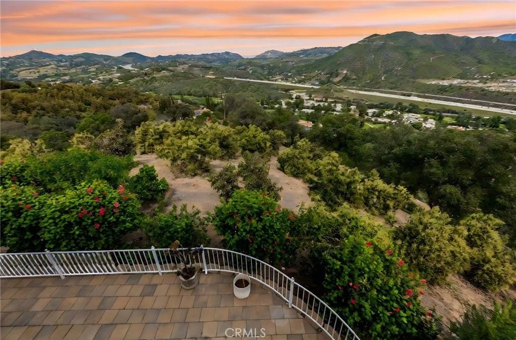 Photo of 2160 Puerto Del Mundo, Fallbrook, CA 92028 (MLS # RS26096507)