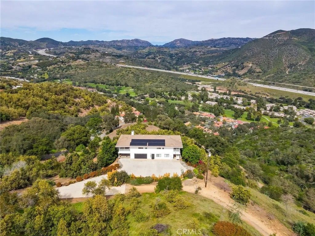Photo of 2160 Puerto Del Mundo, Fallbrook, CA 92028 (MLS # RS26096507)