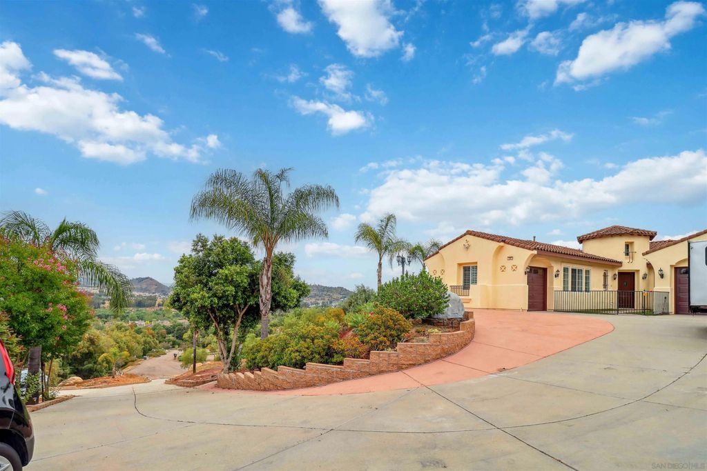 Photo of 2387 Country Heights Rd, Escondido, CA 92026 (MLS # 250041490)