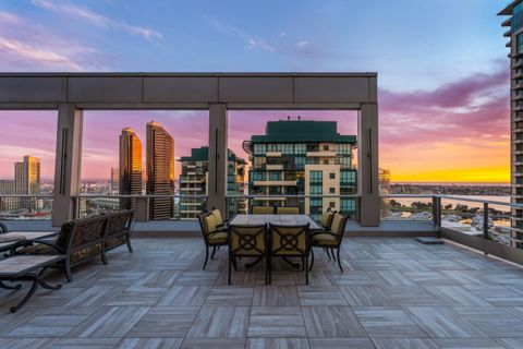 Tiny photo for 645 Front St #2204, San Diego, CA 92101 (MLS # 260003006)