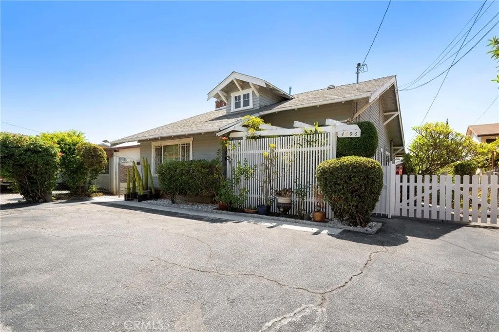 Photo of 4406 Prospect AVE, Los Angeles, CA 90027 (MLS # PF26197149)